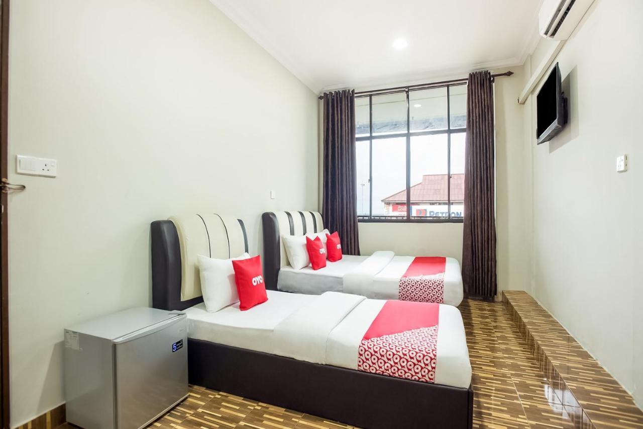Oyo 89712 Grand Inn Semporna Habitación foto